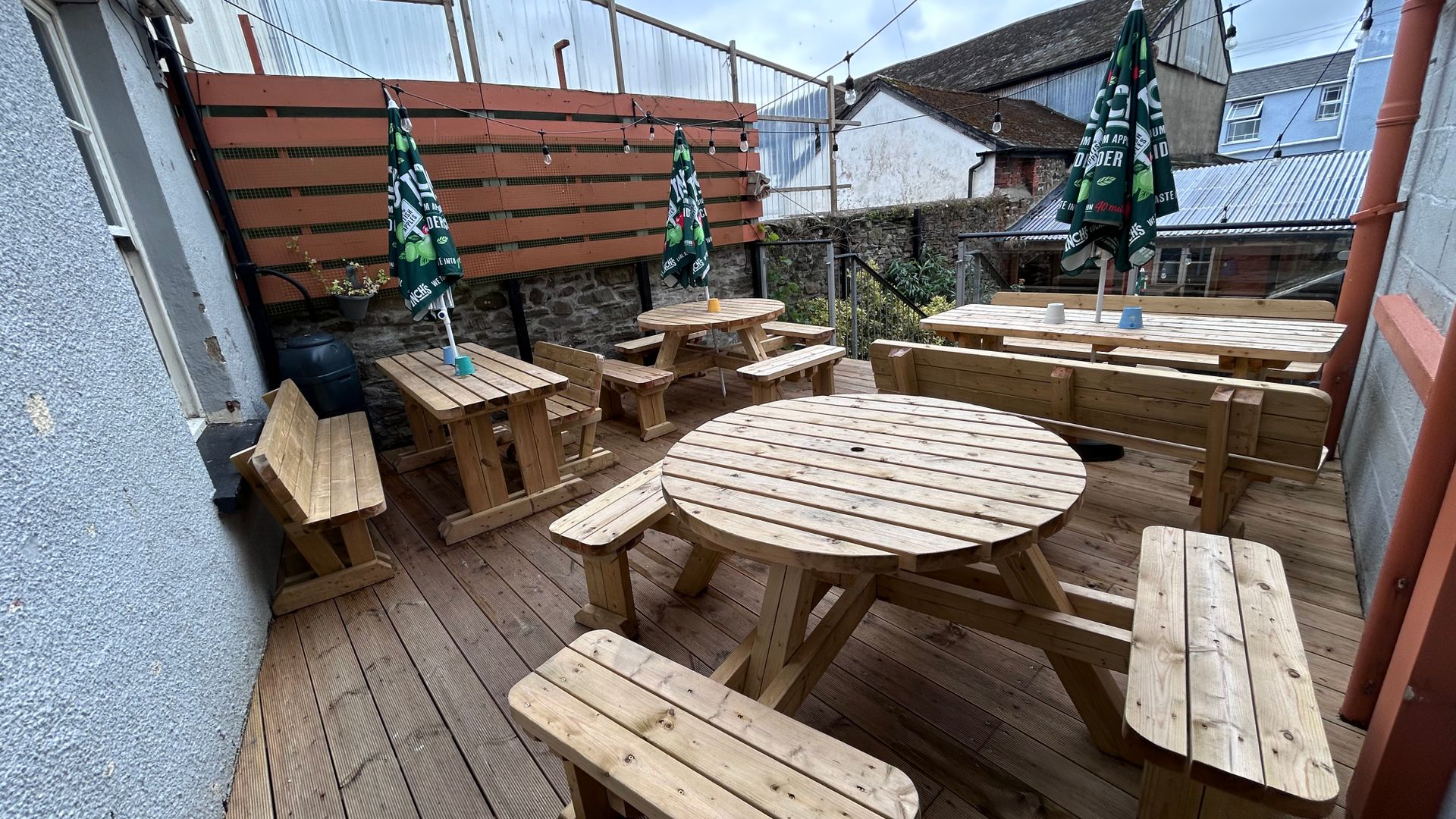 Gorgeous beer garden, Rolle Quay Inn