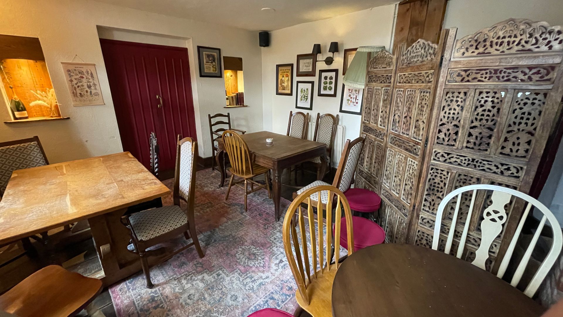 Seating, Cricketers Inn