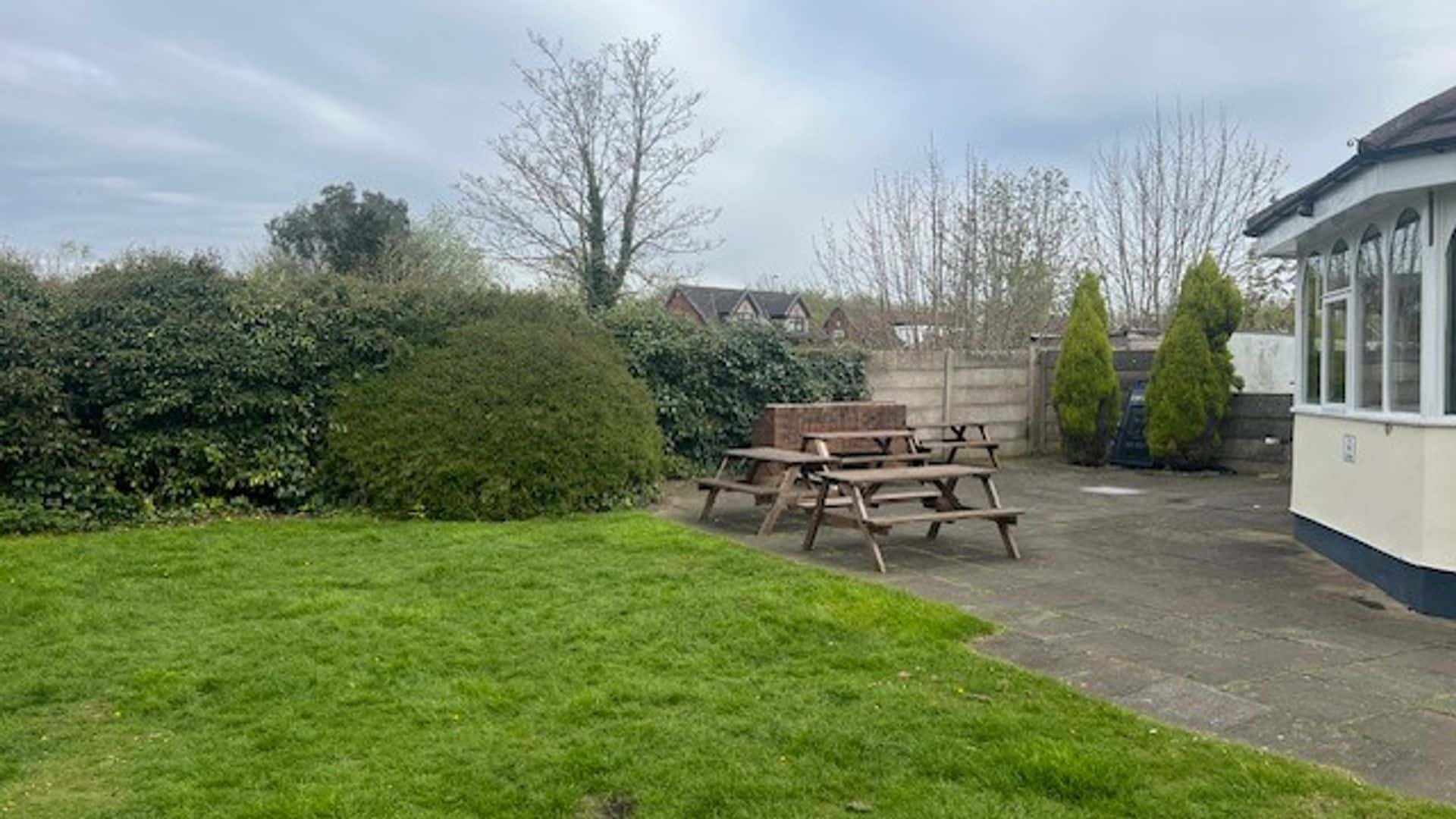Beer garden, Owls Nest