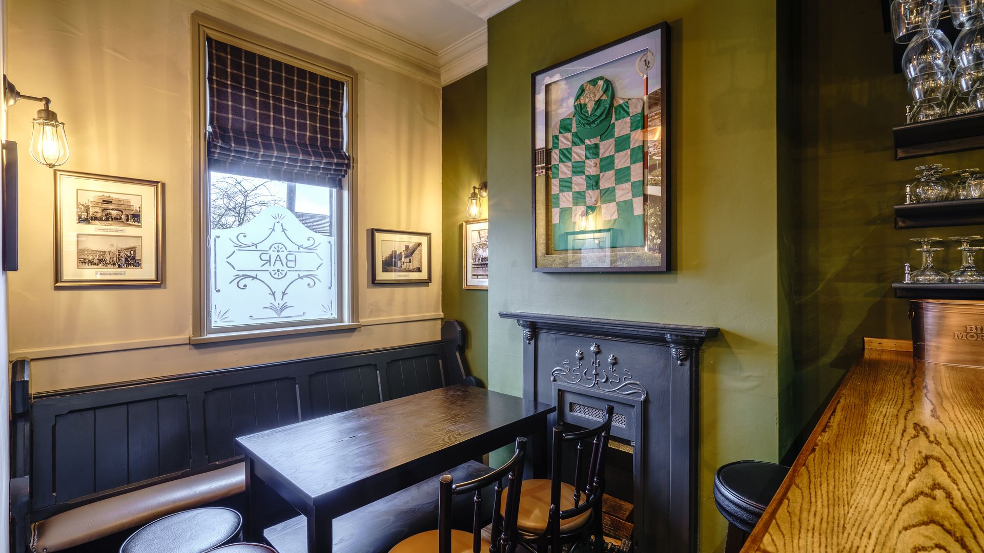 Table seating, Horse & Jockey