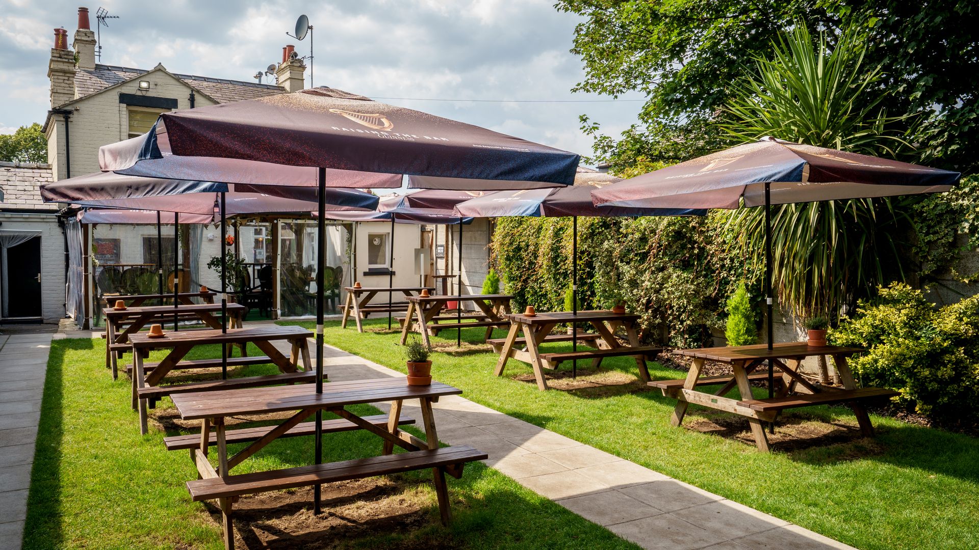 Beer garden, Horse & Jockey