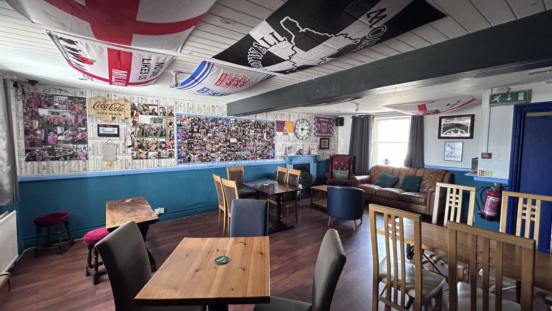 Inside seating area, Four Lords