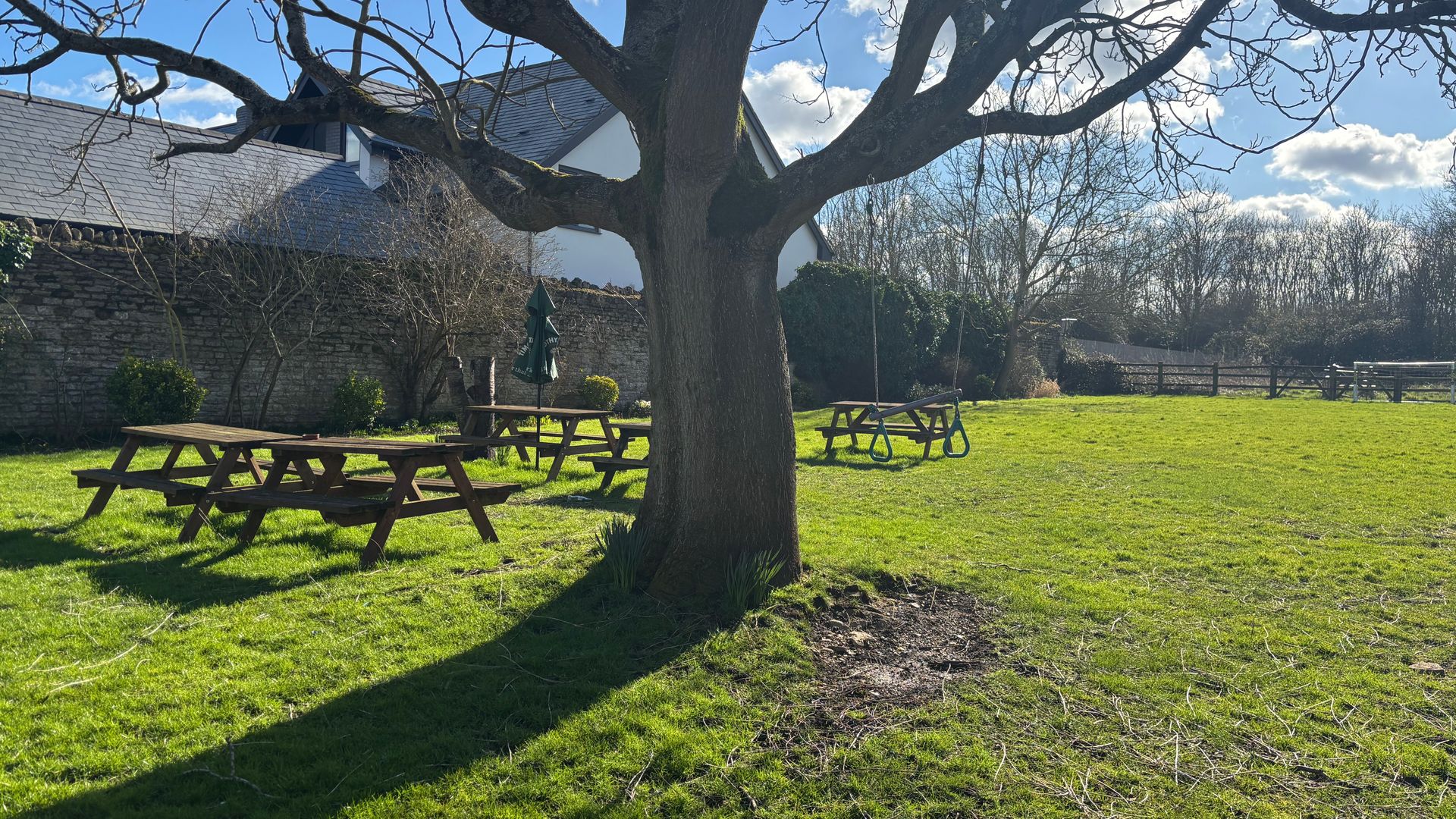 Beer garden, The Horseshoe Pub & Restaurant