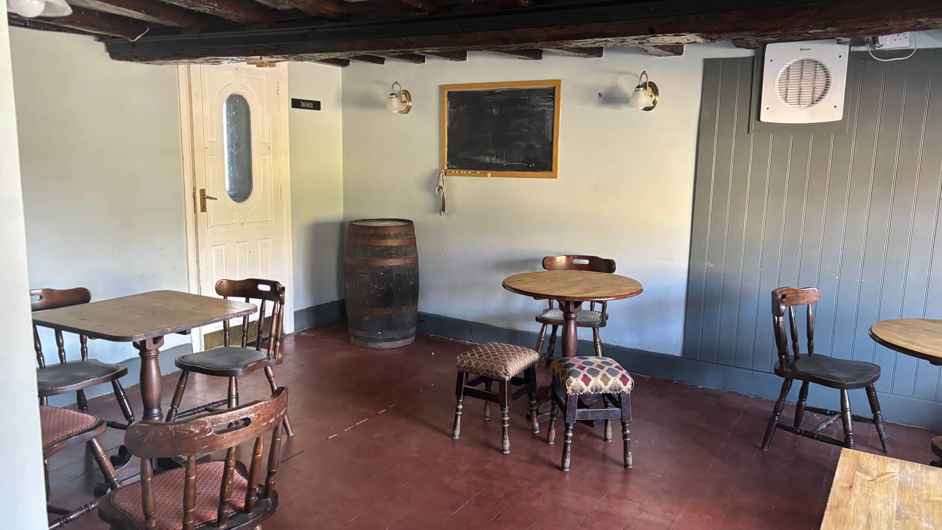 Inside seating, The Horseshoe Pub & Restaurant