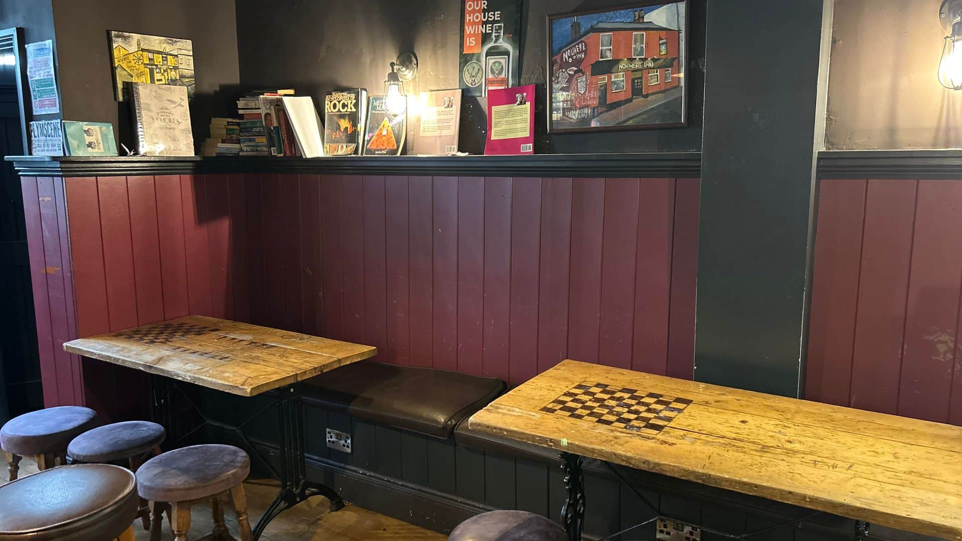 Seating, Nowhere Inn