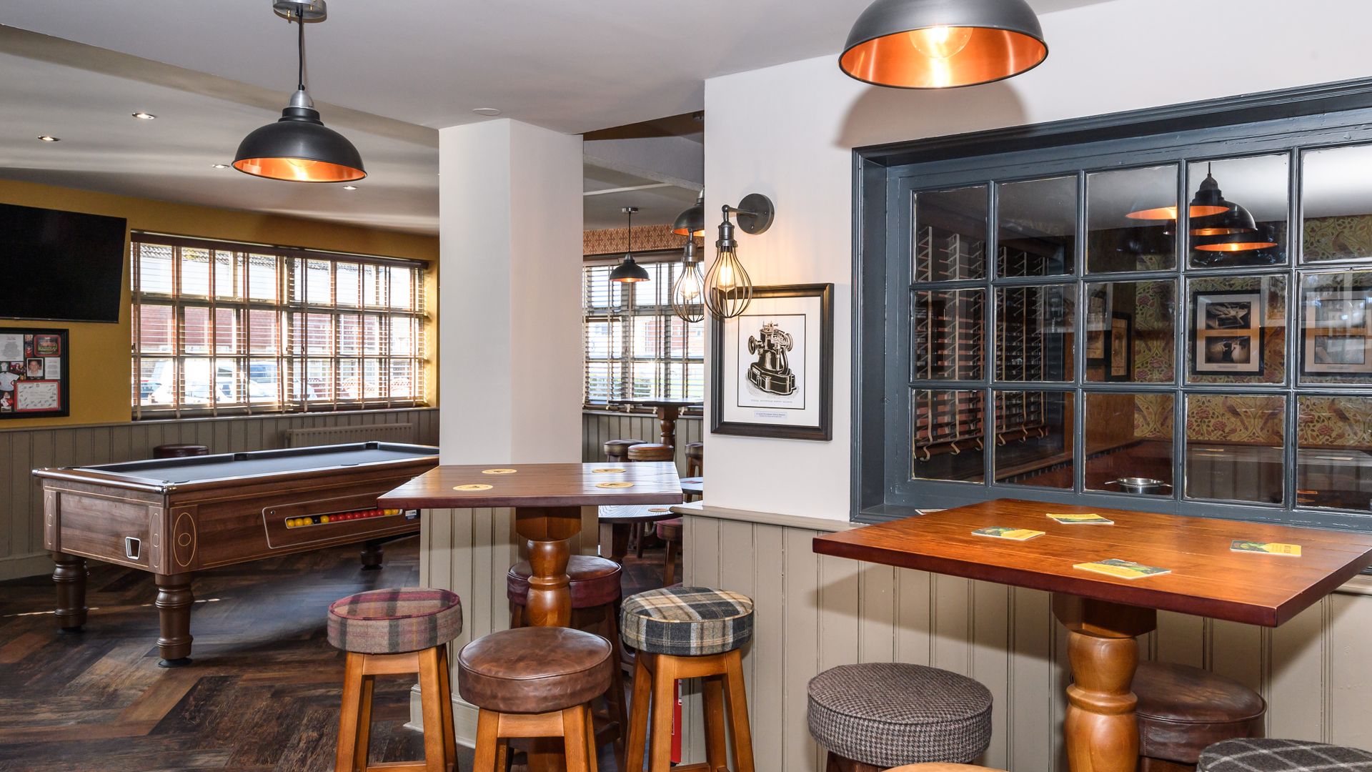 Tables to sit and pool table in the Yellow Wagtail