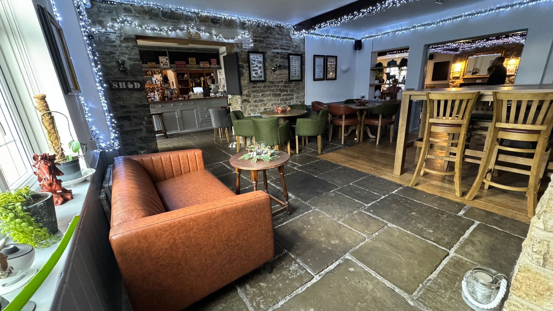 Couch, Podymore Inn