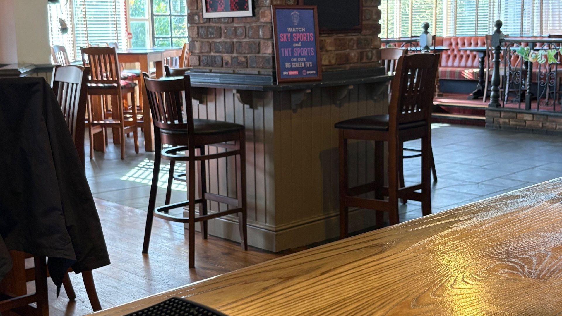 Two seats for a table, Owls Nest