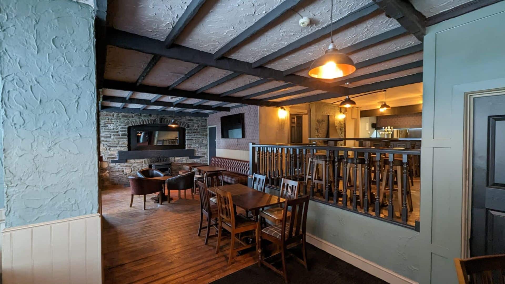 Further drinking seating area