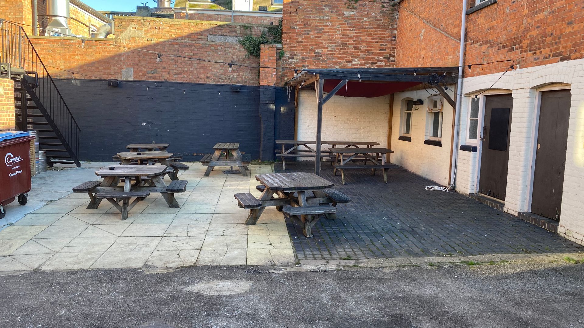 Beer garden, Plough